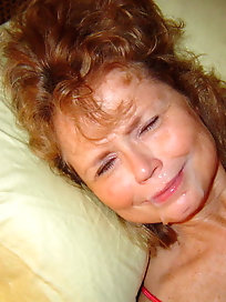 Blondie mature dames having unshaved pussy