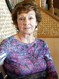 Older lass is seducing her boyfriend